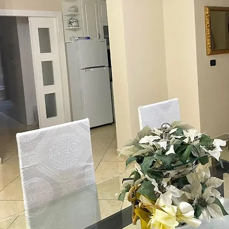 Aras Apartament * Vlorë
